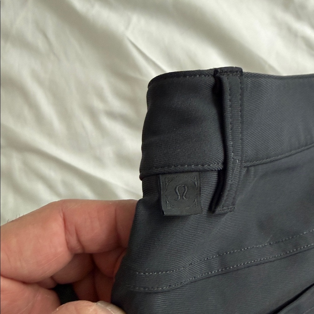 Men's dark grey Lulelulemon Chino Khaki - Picture 2 of 3